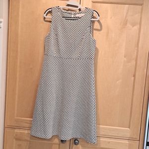 Loft Size 8 sleeveless dress black/white pattern
